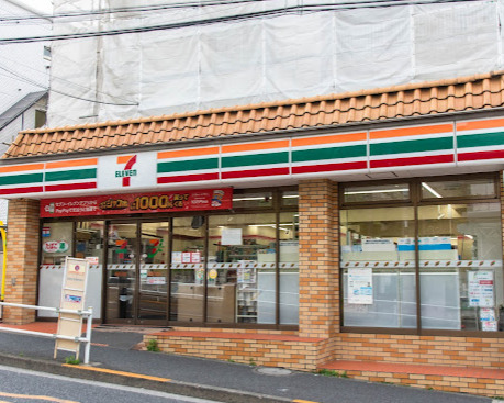 コンビニ　セブンイレブン 新宿喜久井町店（コンビニ）まで304m