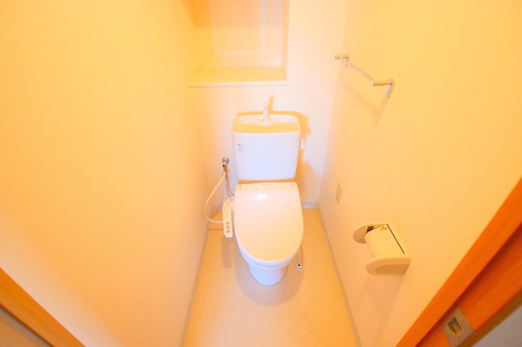 ＪＲおおさか東線 新加美駅 徒歩3分 4階建 築25年のトイレ写真