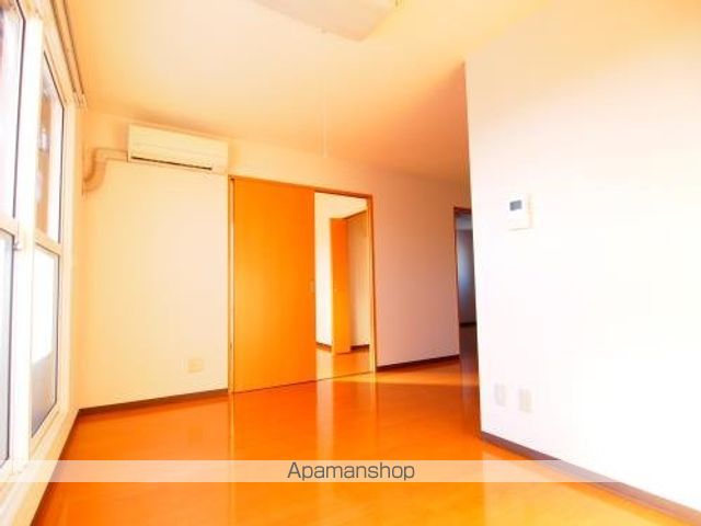 グランデュール藤原IIの居間写真