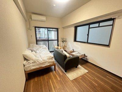 居室・リビング　同物件別部屋です。