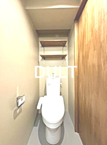 ＪＲ山手線 大塚駅 徒歩6分 6階建 築38年のトイレ写真