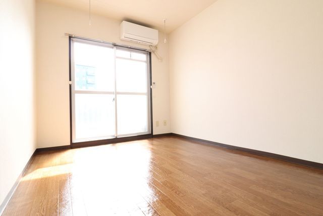 プチグレイス野々市の居間写真