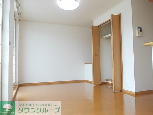 リバーサイドIIの居間写真