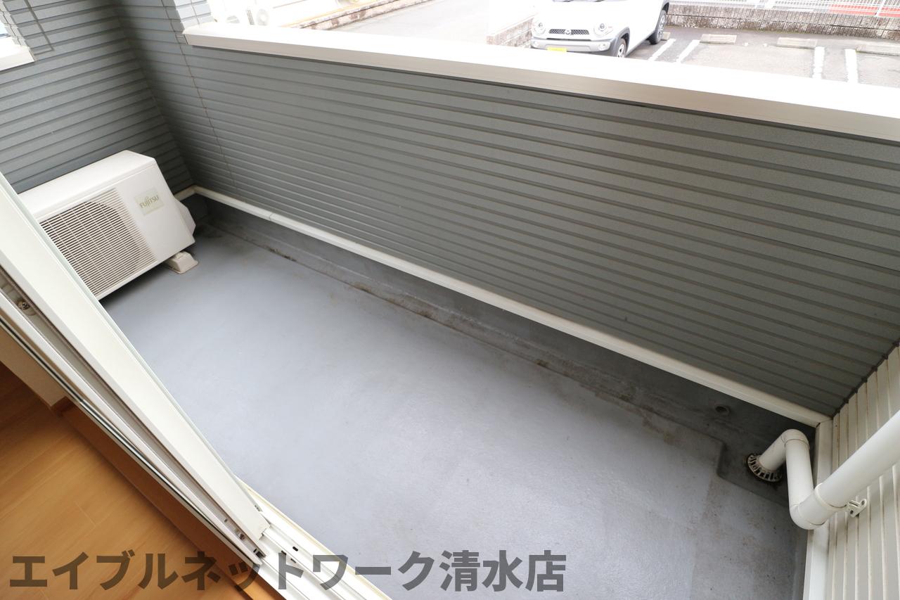 バルコニー　お洗濯にも便利なバルコニー付き