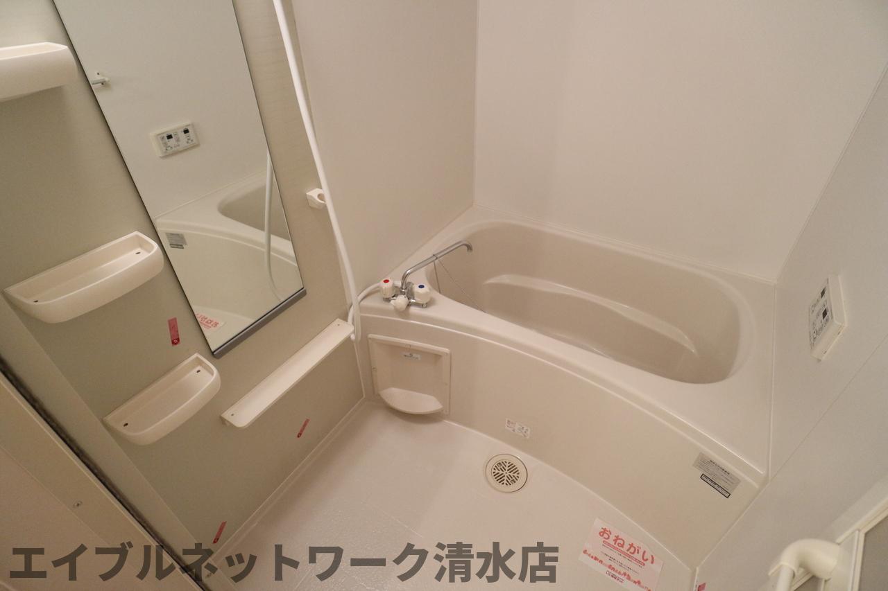 バス・シャワールーム　コンパクトで使いやすいお風呂です