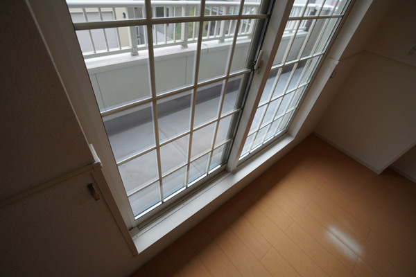 バルコニー　同じ建物の別のお部屋