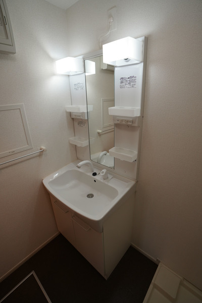洗面設備　同じ建物の別のお部屋