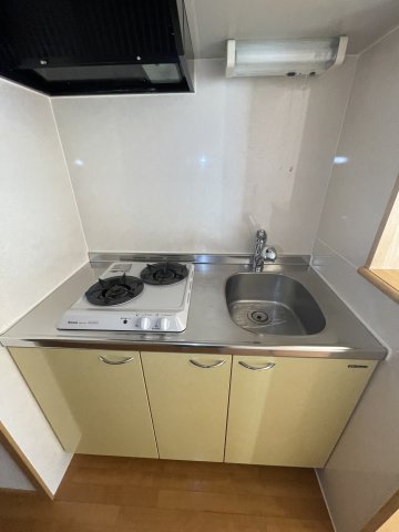キッチン　イメージとして同建物他部屋を表示しています
