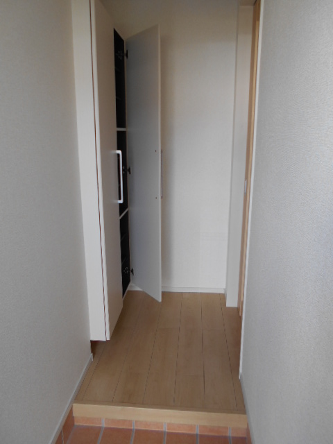 玄関　天井高シューズクローゼット完備