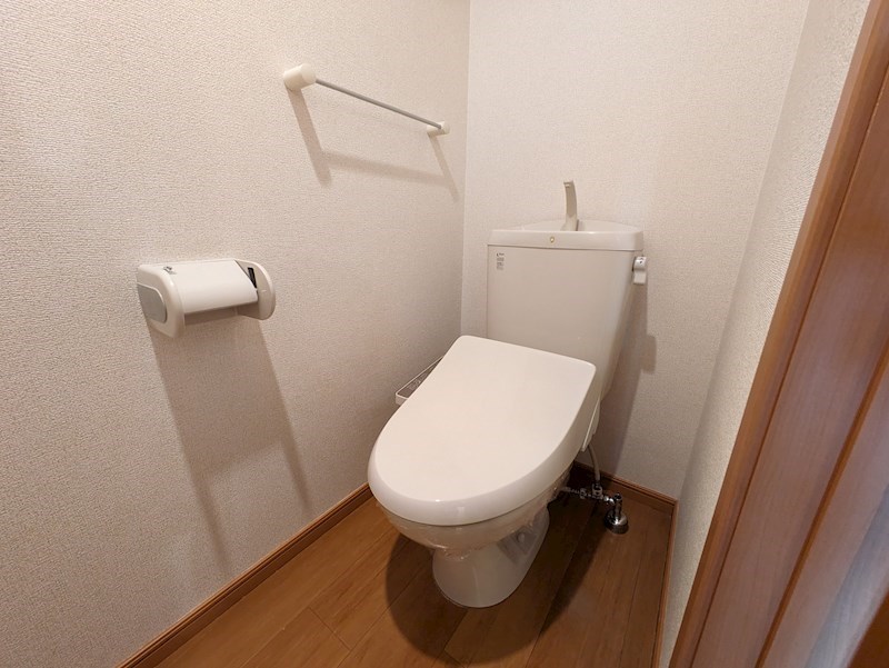 ＪＲ東海道本線 さくら夙川駅 徒歩5分 3階建 築20年のトイレ写真