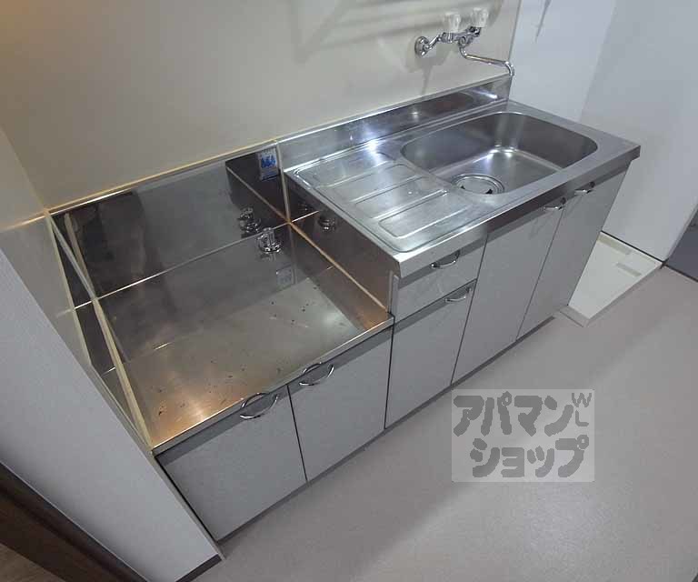 バス・シャワールーム　二口コンロ設置可能。