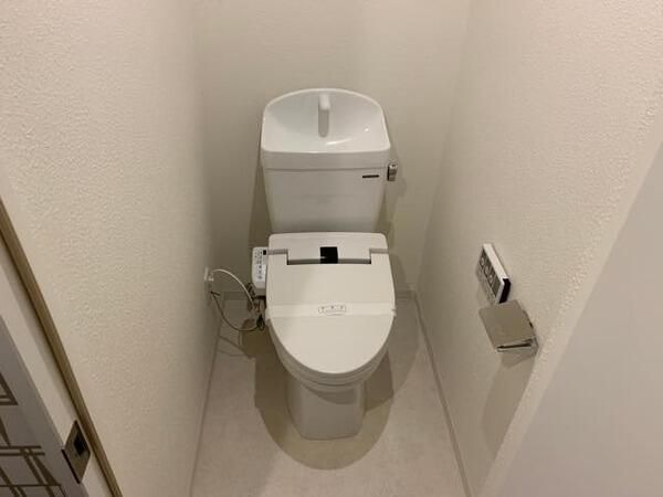 ＪＲ中央線 東中野駅 徒歩5分 5階建 築10年のトイレ写真