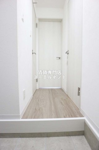 地下鉄御堂筋線 江坂駅 徒歩13分 3階建 築6年の玄関写真