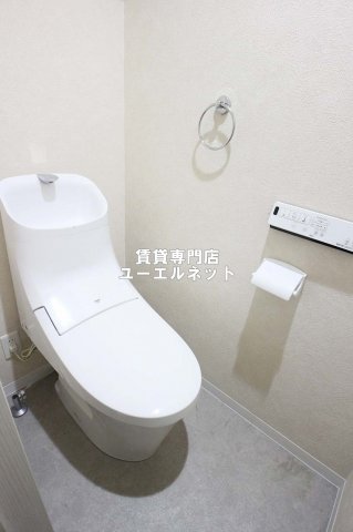 地下鉄御堂筋線 江坂駅 徒歩13分 3階建 築6年のトイレ写真