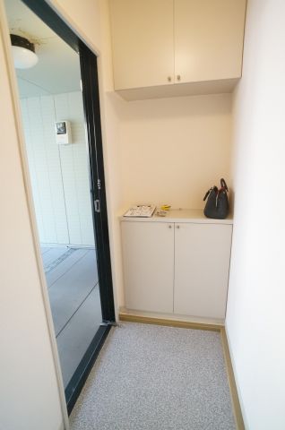 玄関　参考、同建物・反転間取りの号室