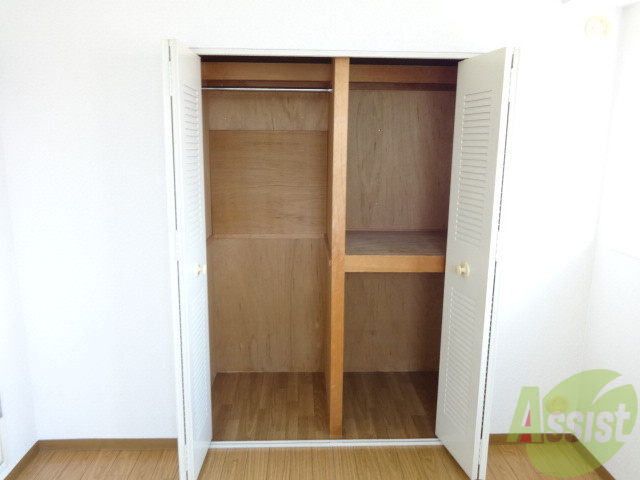 収納　システム調のクローゼットで収納がしやすいです
