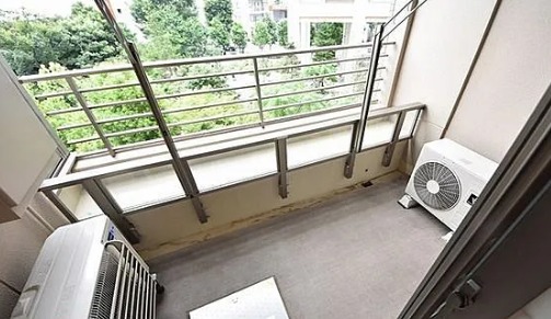 バルコニー　開放的で明るい空間を演出してくれるバルコニーです