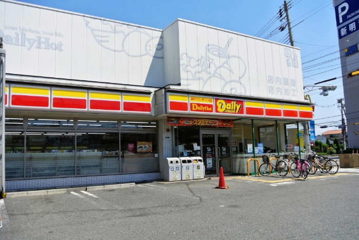 コンビニ　デイリーヤマザキ（コンビニ）まで500m