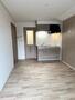 居室・リビング　木目の床が心地よく、家具も合わせやすい落ち着いたお部屋です。