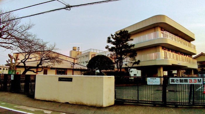 小学校　稲城市立稲城第七小学校（小学校）まで350m