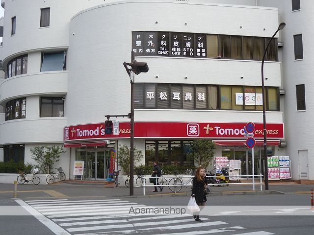 ドラックストア　トモズエクスプレス鶴川店（ドラッグストア）まで500m