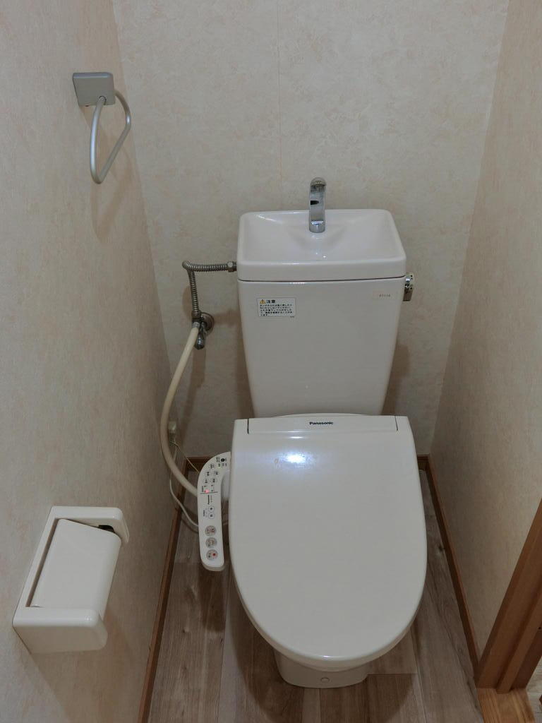 トイレ　ウォシュレット付き