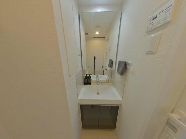 洗面設備　写真は同タイプ住居です。