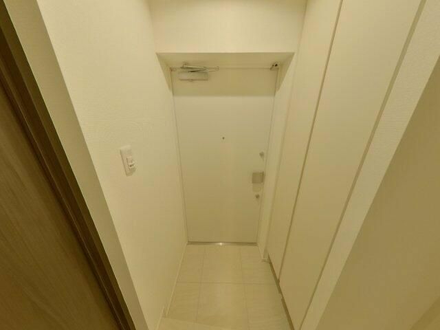 玄関　写真は同タイプ住居です。