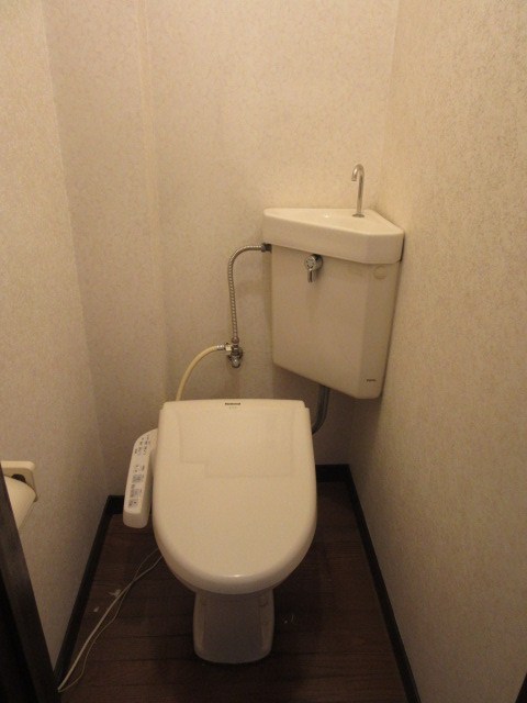 東京メトロ東西線 葛西駅 徒歩10分 3階建 築36年のトイレ写真