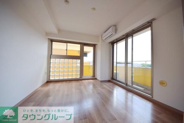 シャイン南流山の居間写真