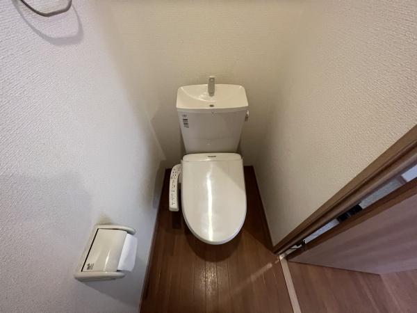 グランリーベB棟 野洲市市三宅のトイレ写真