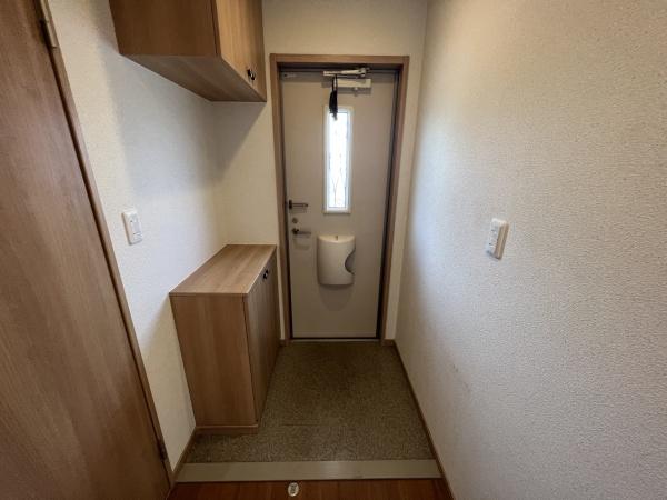 グランリーベB棟 野洲市市三宅の玄関写真