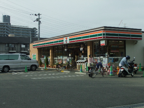 コンビニ　セブンイレブン 大阪北島3丁目店（コンビニ）まで112m