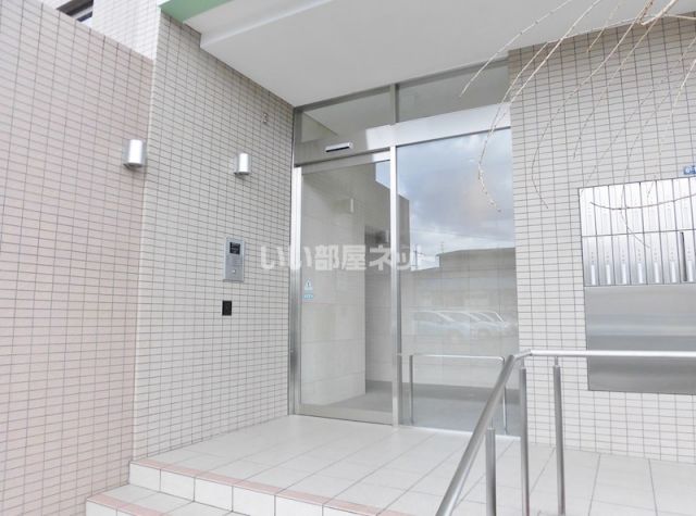 ＪＲ東海道本線 ＪＲ総持寺駅 徒歩13分 3階建 築14年の外観写真