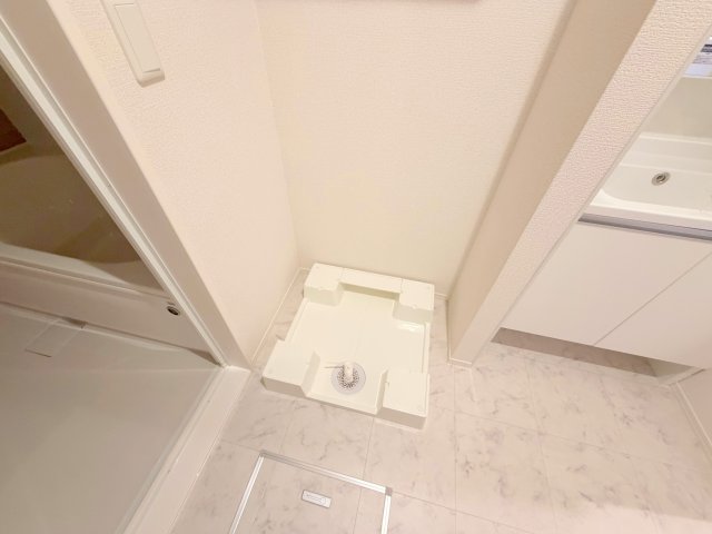 その他設備　嬉しい室内洗濯機置場。これで洗濯機も長持ちしますね。