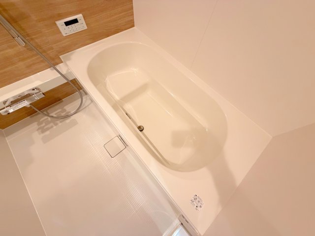 バス・シャワールーム　広めのお風呂は一日の疲れを癒してくれます。