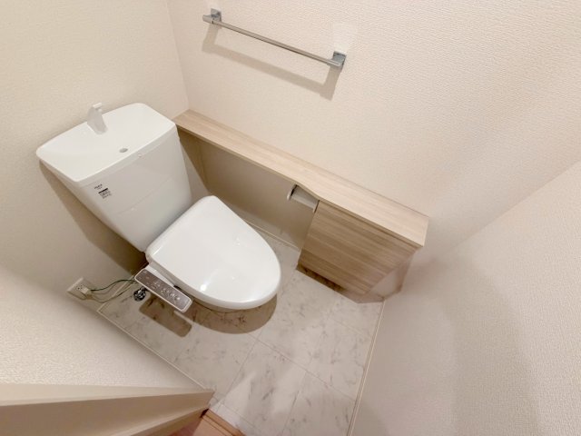トイレ　綺麗なトイレにはウォシュレット標準装備です。