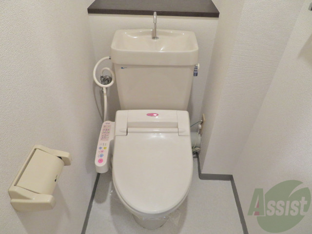 トイレ　トイレはこちらウォシュレット付きになりますよー。