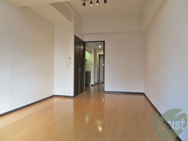 その他部屋・スペース　広々としたお部屋は１１帖のフローリングです