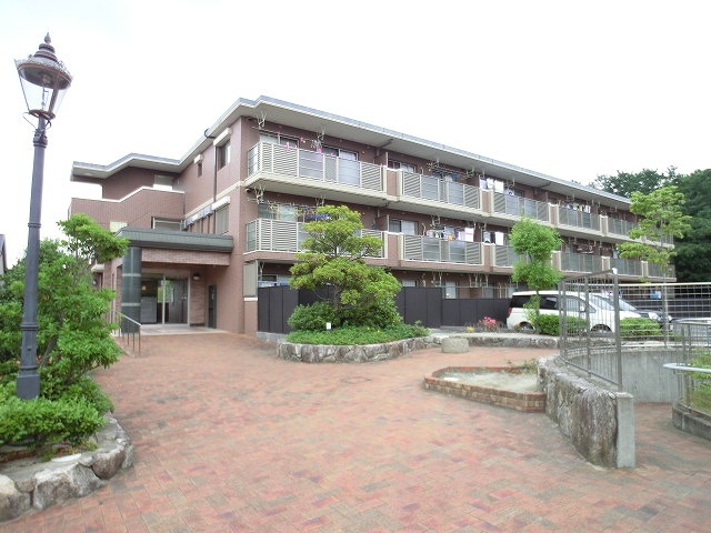 建物外観　敷地内が広いです！
