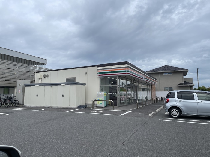 コンビニ　セブンイレブン松江南田町店（コンビニ）まで296m
