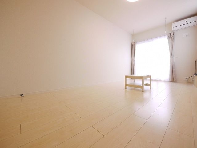 レオネクストラブバードの居間写真