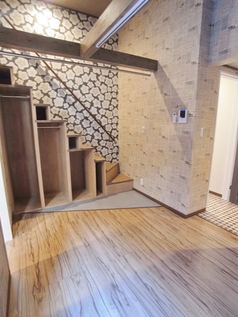 収納　☆ロフトへの階段下は収納です☆
