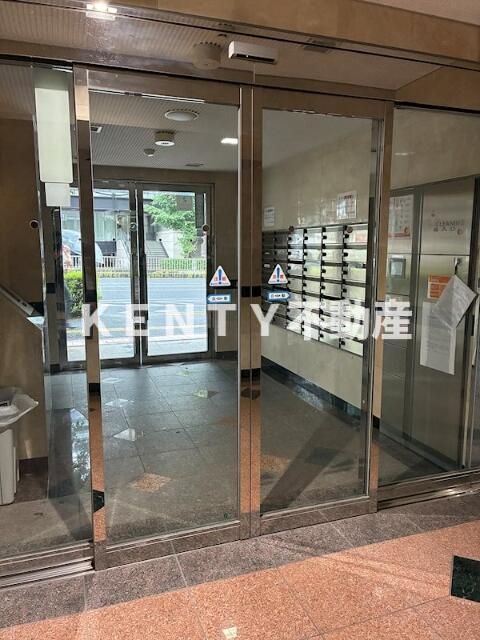 エントランス　建物の内部です
