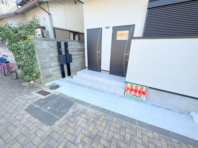 エントランス　落ち着いたエントランスです