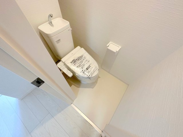 トイレ　綺麗なトイレにはウォシュレット標準装備です。