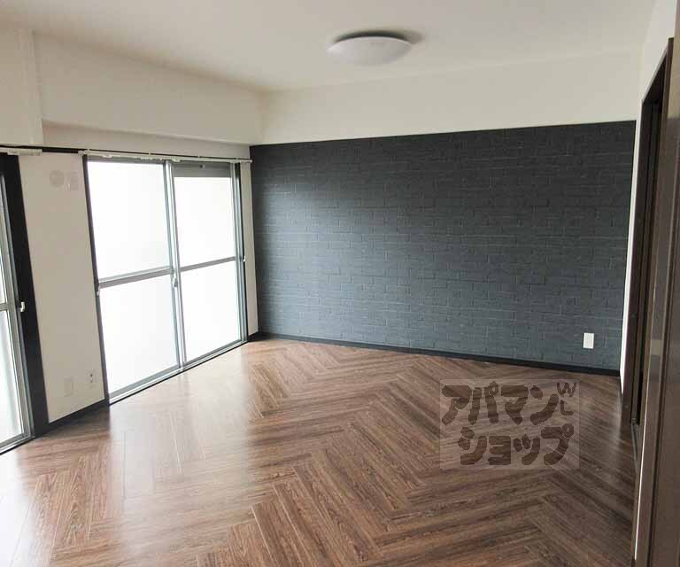 居室・リビング　明るいモダンなお部屋です・