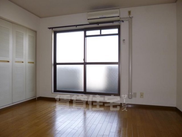 グレイパレスロック1の居間写真
