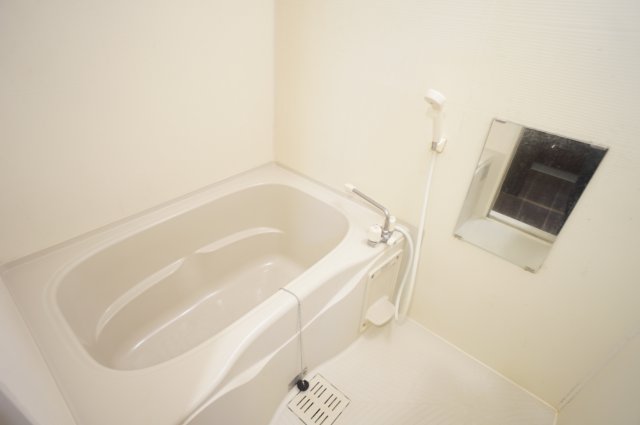 バス・シャワールーム　コンパクトで使いやすいお風呂です※別のお部屋の写真です