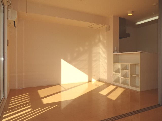 居室・リビング　写真は205号室です（参考）